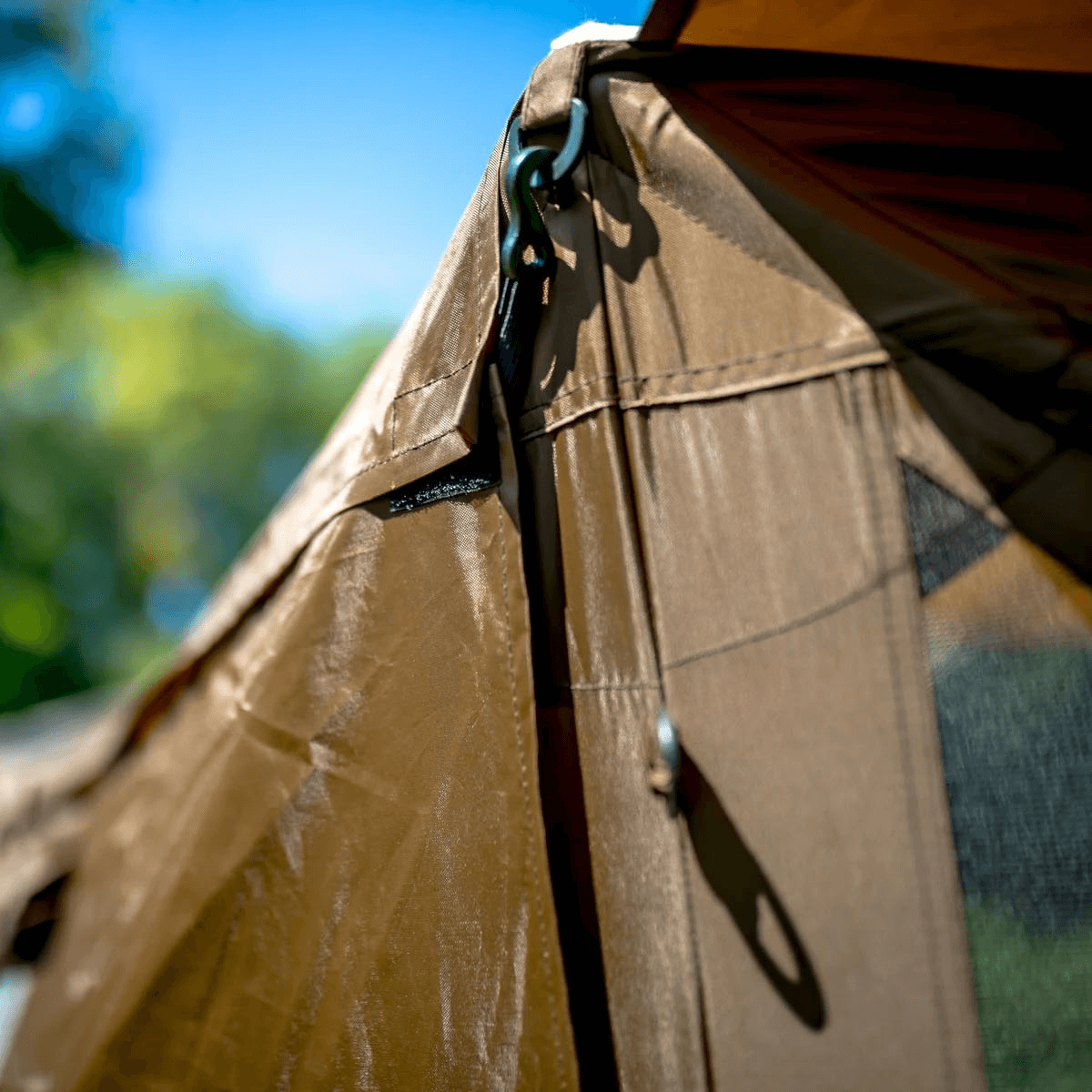 VENTURE SCREEN TENT - Corner Clip