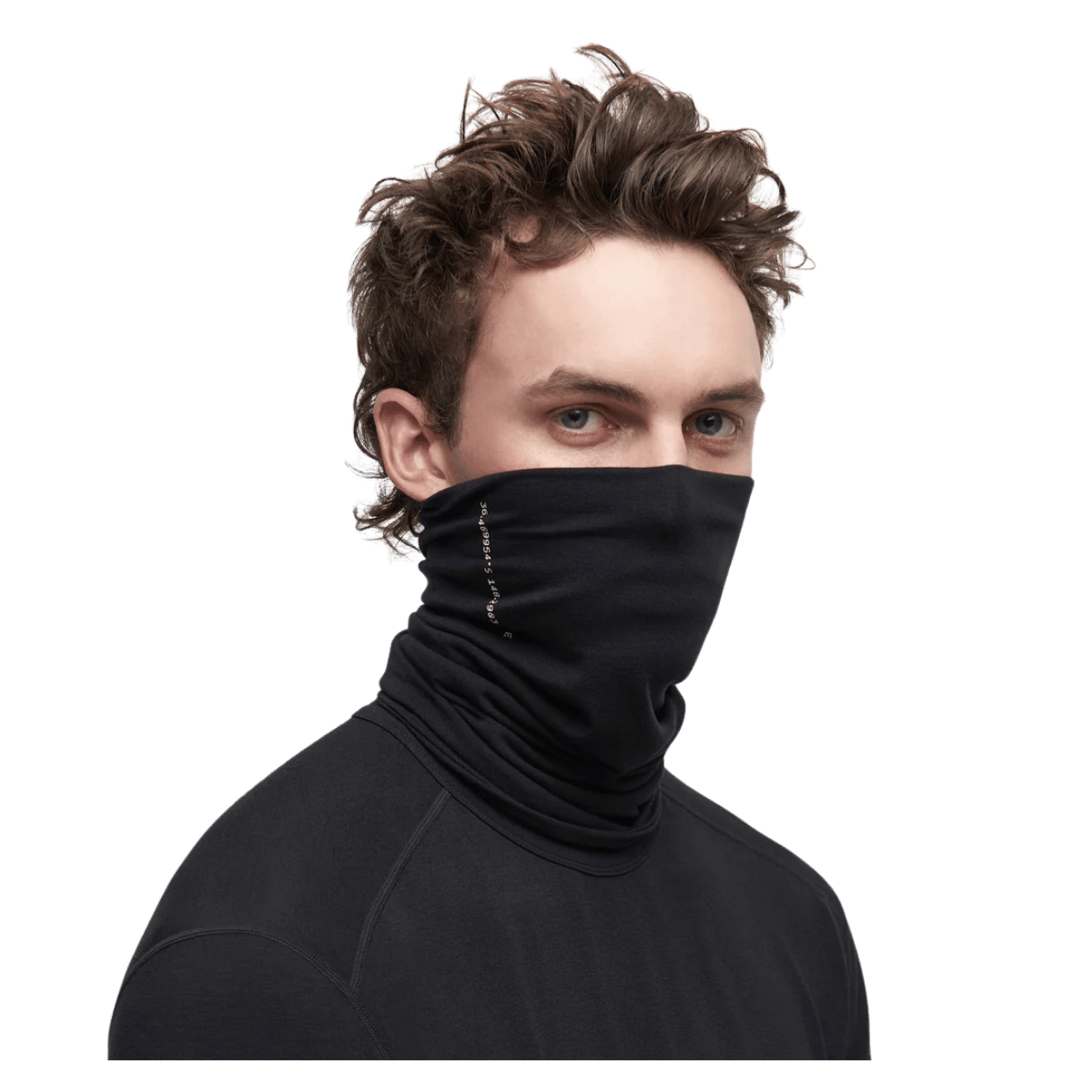 LE BENT CORE LIGHTWEIGHT NECK GAITER 200GM_MODEL