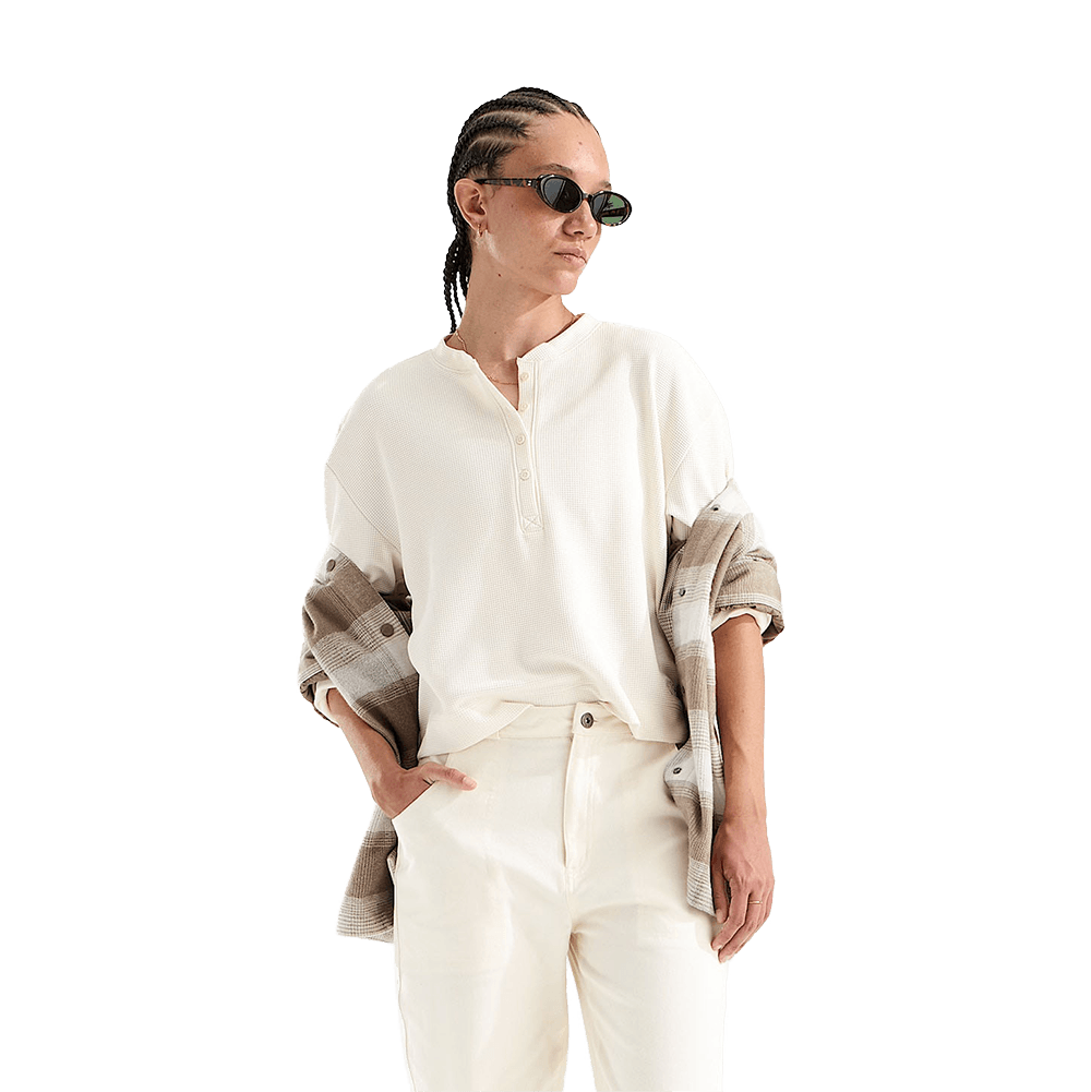 NORTH FACE WOMEN'S WAFFLE LONG SLEEVE HENLEY- WHITE DUNE