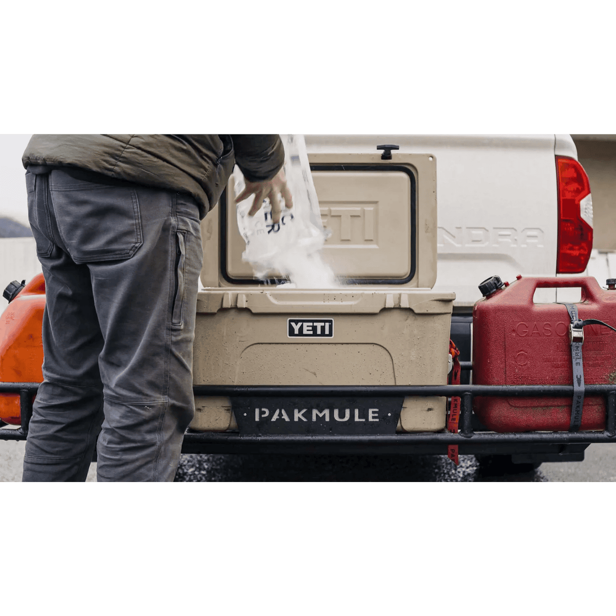 PAKMULE PRO CARGO ALUMINUM CARRIER - BLACK - LIFESTYLE IMAGE 3