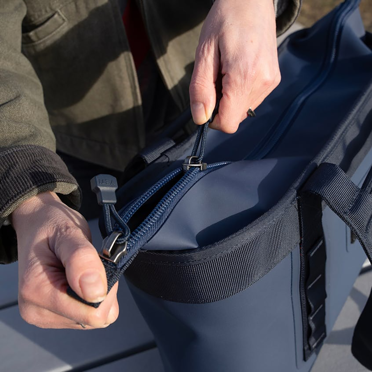 YETI CAMINO ZIP CARRYALL - 12L