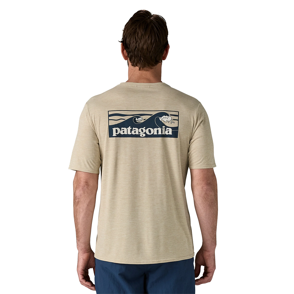 Men's Capilene® Cool Daily Graphic Shirt – Waters; Boardshort Logo Tones: Pumice X-Dye