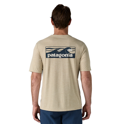 Men's Capilene® Cool Daily Graphic Shirt – Waters; Boardshort Logo Tones: Pumice X-Dye
