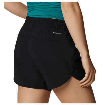 COLUMBIA WOMEN'S BOGATA BAY STRETCH SHORT 5" - BLACK - BACK SIDE VIEW WW