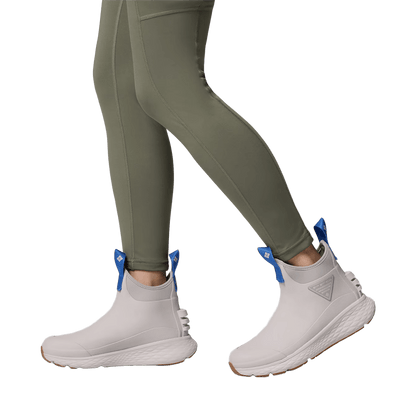 COLUMBIA WOMEN'S DRY TORTUGAS PFG PRO SPORT BOOT - GRAY ICE VIVID BLUE with model wearing them