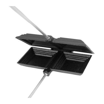 COGHLANS DOUBLE CAST IRON CAMP COOKER - CLOSE-UP VIEW