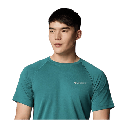 COLUMBIA MEN'S ALPINE CHILL PRO SHORT SLEEVE CREW SHIRT - RIVER BLUE - CLOSE-UP VIEW