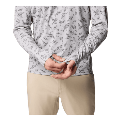 COLUMBIA PFG UNCHARTED HOODIE - COOL GREY HUNTFISH - CLOSE-UP SLEEVE THUMBHOLES VIEW