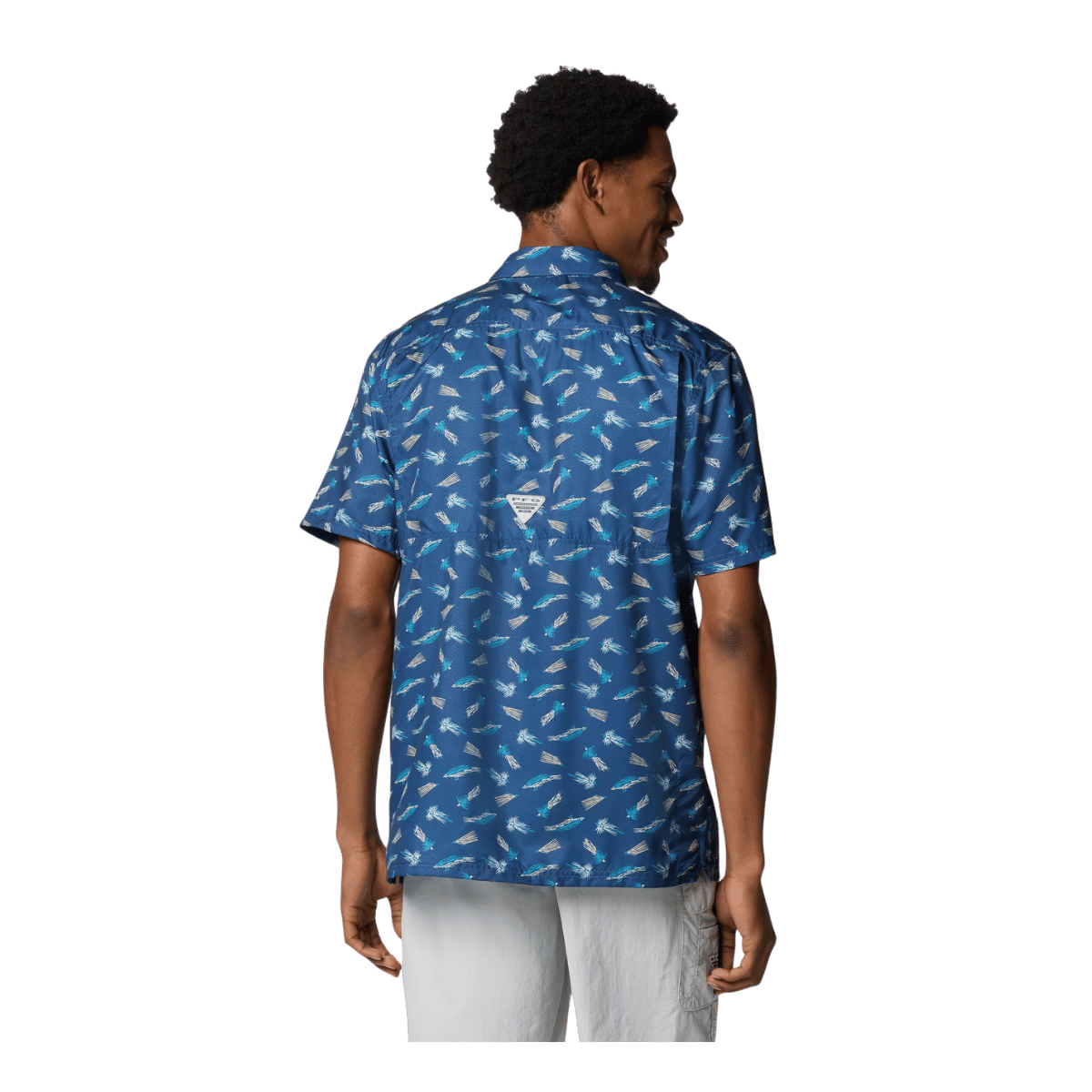 COLUMBIA MEN'S SUPER SLACK TIDE CAMP SHIRT - CARBON FLY - BACK VIEW