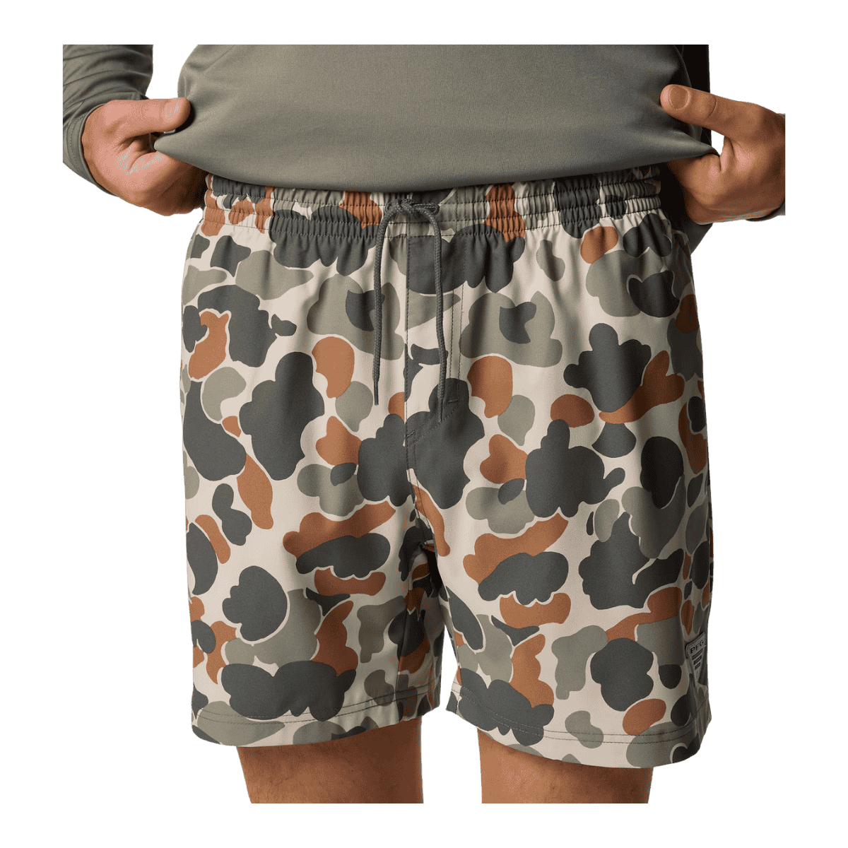 COLUMBIA PFG RAMBLER PRINT WATER SHORTS 8" - FOSSIL DELTAHUNTER - CLOSE-UP FRONT VIEW