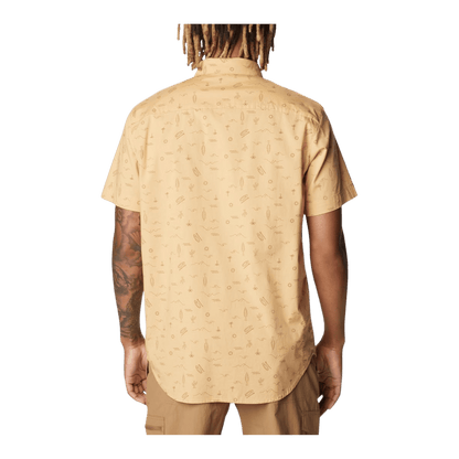 COLUMBIA MEN'S RAPID RIVERS PRINTED SHORT SLEEVE SHIRT - LIGHT CAMEL - BACK VIEW