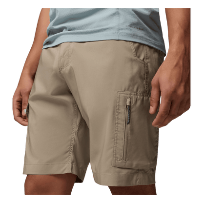 COLUMBIA MEN'S SILVER RIDGE UTILITY CARGO SHORT TUSK-CLOSER FRONT SIDE VIEW