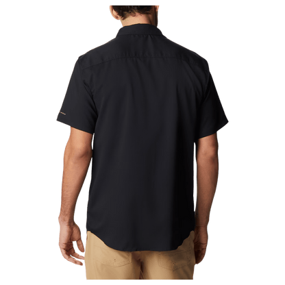 COLUMBIA MEN'S UTILIZER II SOLID SHORT SLEEVE SHIRT - BLACK - BACK VIEW