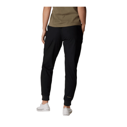 COLUMBIA WOMEN'S LESLIE FALLS JOGGER PANTS - BLACK - BACK VIEW