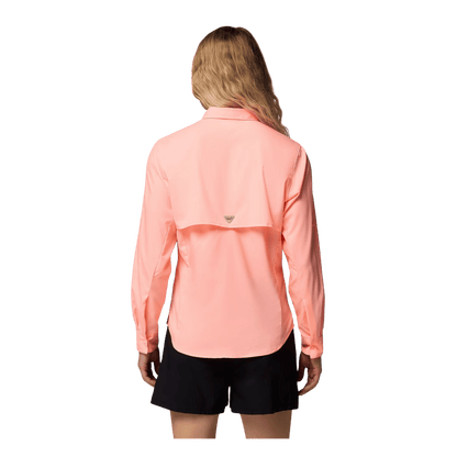 COLUMBIA WOMEN'S TAMIAMI II LONG SLEEVE SHIRT - TIKI PINK - BACK VIEW