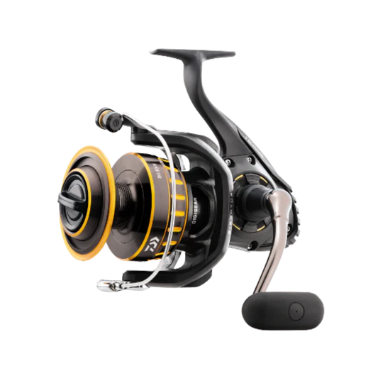 DAIWA BG SPINNING REEL BLACK ORANGE