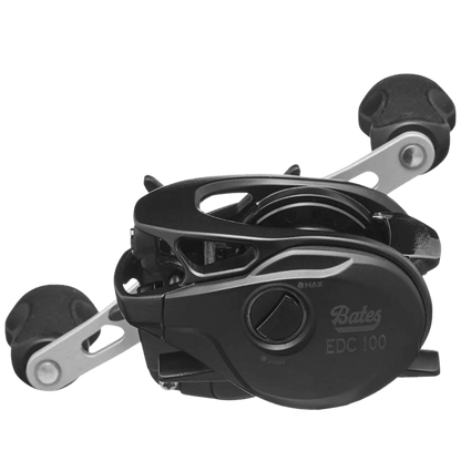 BATES FISHING CO. EDC 100 CASTING REEL - RIGHT HAND_ SIDE ANGLE