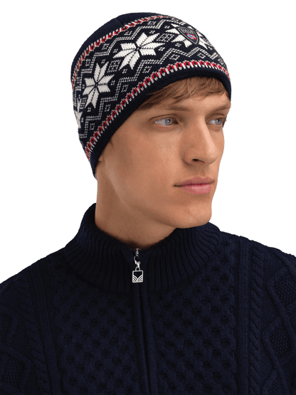 DALE OF NORWAY GARMISCH HAT - OFFWHITE RED man model