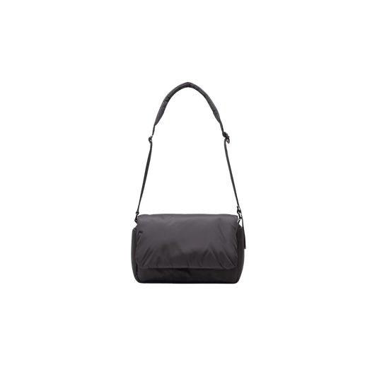 HERSCHEL SUPPLY CO CLOUDFORM CROSSBODY 6L, BLACK, FRONT ANGLE