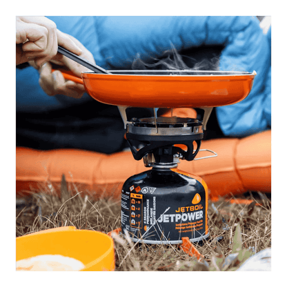 JETBOIL JET POWER FUEL 230GR - FRONT VIEW (IN USE)