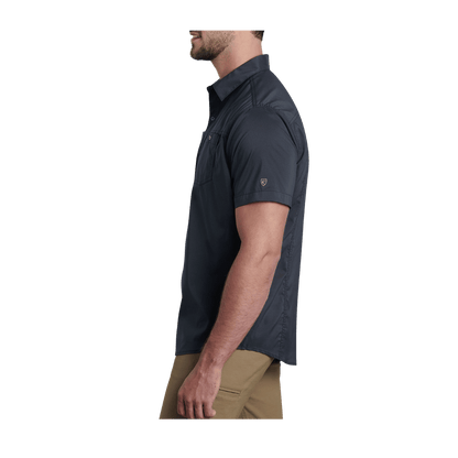 KUHL MEN'S STEALTH SHORT SLEEVE SHIRT - BLACKOUT - SIDE VIEW