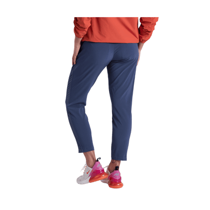 KUHL WOMEN'S VANTAGE CROP PANT 28" - NOCTURNE - BACK VIEW
