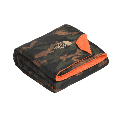 THE NORTH FACE WAWONA FUZZY BLANKET - GRN/TNF CAMP PR - FOLDED VIEW