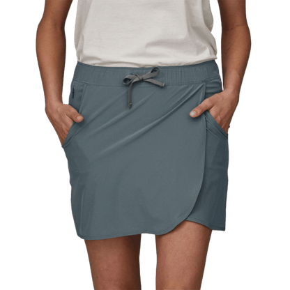 PATAGONIA WOMEN'S FLEETWITH SKORT - LT PLUME GREY WW FRONT