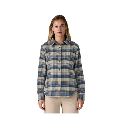PATAGONIA WOMEN'S FJORD LONG SLEEVED FLANNEL SHIRT - BARNACLE BLUE front view