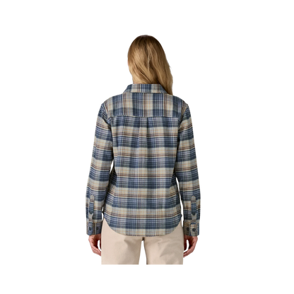 PATAGONIA WOMEN'S FJORD LONG SLEEVED FLANNEL SHIRT - BARNACLE BLUE back view