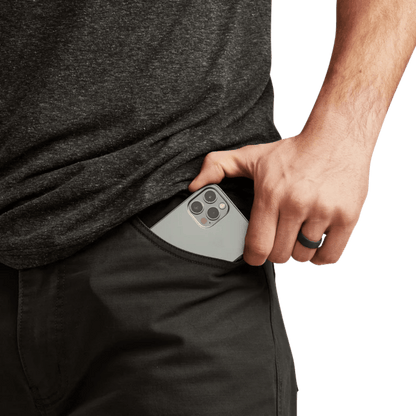 SITKA EVERYDAY PANT REG - OBSIDIAN_2 - POCKET VIEW WITH SAMPLE (ON MODEL)