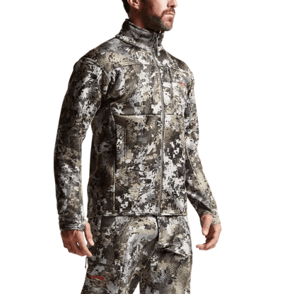 SITKA TRAVERSE JACKET - ELEVATED II_3 - SIDE VIEW (ON MODEL)