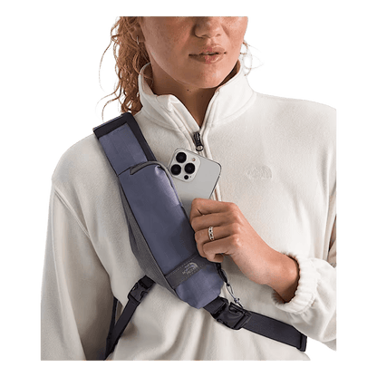 THE NORTH FACE BASE CAMP VOYAGER SLING BAG - TRANSCENDENT GREY ENDLESS DUSK - PHIONE COMPARTMENT VIEW