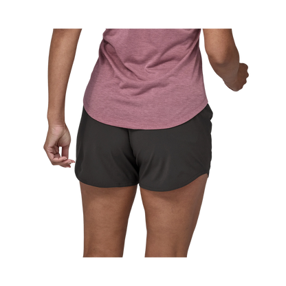 WOMENS_TRAILFARER_SHORTS_4.5_BACK