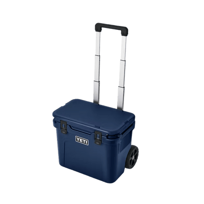YETI ROADIE 32 WHEELED COOLER - NAVY