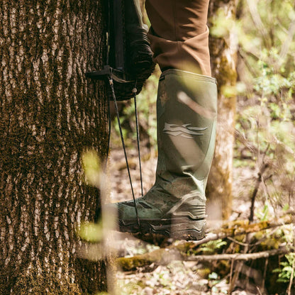LATITUDE SINGLE STEP AIDER with someone using it