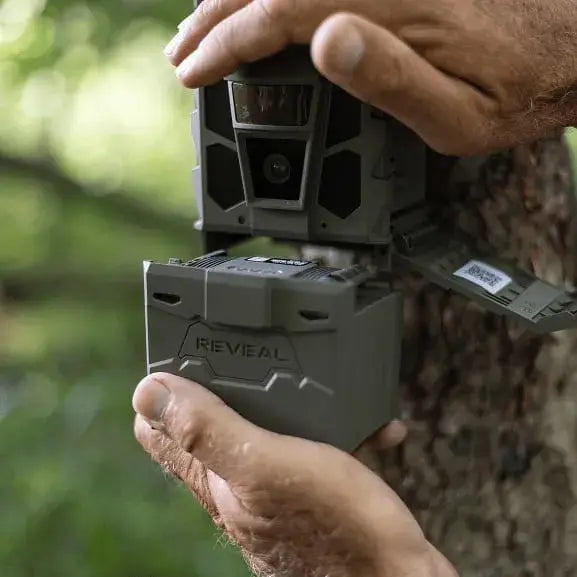 REVEAL FLEXPACK R5 POWER SYSTEM RECHARGABLE BATTERY being installed in a camera